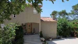 Exterior - Charming gîte for 5 people with private heated swimming pool in St Maximin (Saint-Maximin-la-Sainte-Baume)