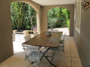Outdoor dining