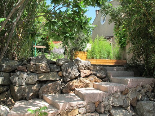 Charming gîte for 5 people with private heated swimming pool in St Maximin