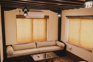 Habitación doble superior, no fumadores, vistas a la ciudad | Zona de estar
