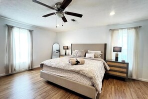 4 soverom, strykejern/-brett, wi-fi og sengetøy