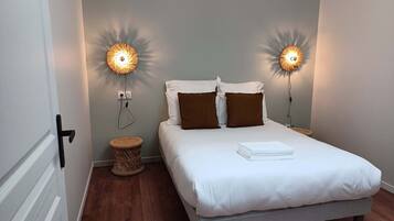 House, Vineyard View | 6 bedrooms, blackout curtains, iron/ironing board, free WiFi