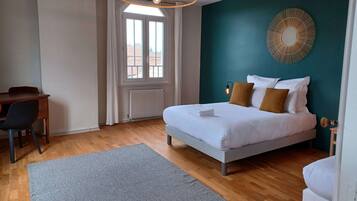 House, Vineyard View | 6 bedrooms, blackout drapes, iron/ironing board, free WiFi