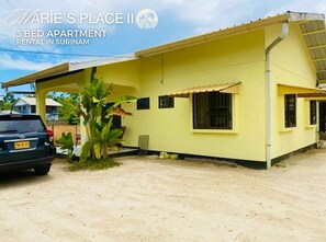 Exterior - 3 Bed House - Sleeps 6 - Garden - Parking - Wifi (Paramaribo)