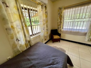Room - 3 Bed House - Sleeps 6 - Garden - Parking - Wifi (Paramaribo)