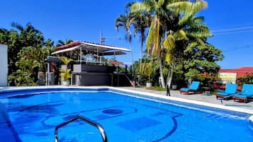 3 kolam renang outdoor