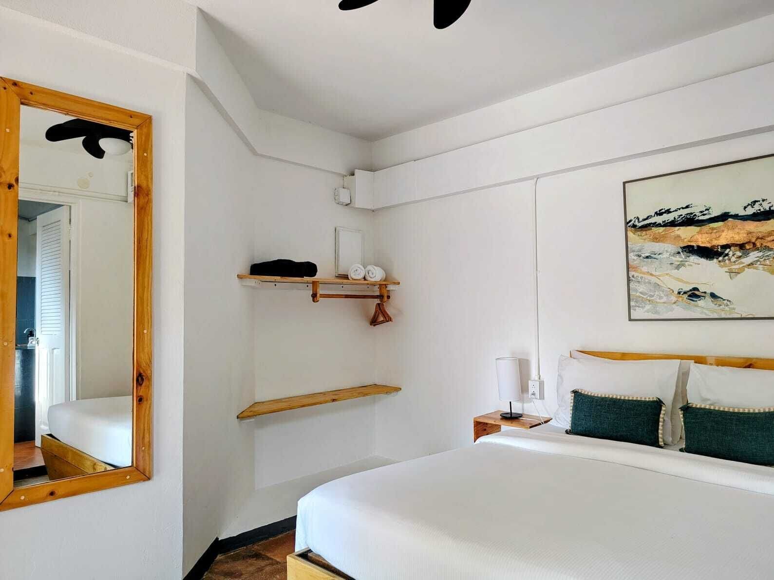 Standard Double | Hypo-allergenic bedding, blackout drapes, soundproofing, free WiFi