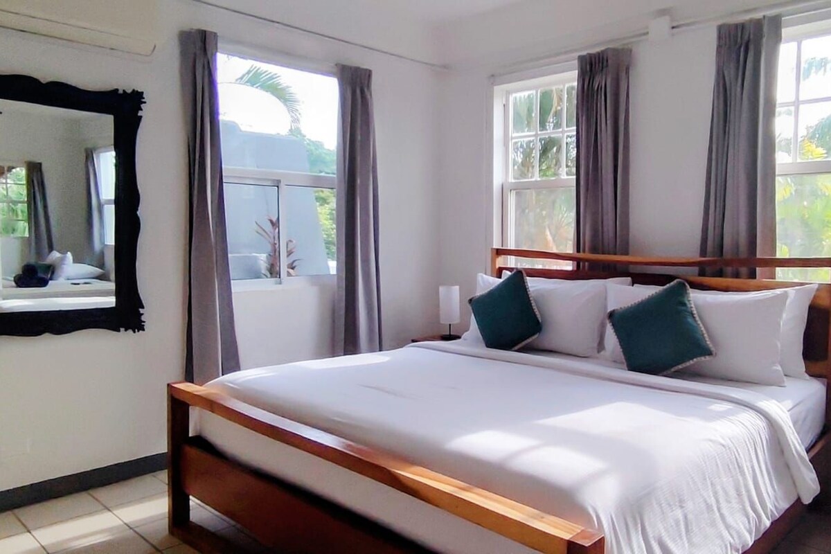 Hypo-allergenic bedding, blackout curtains, soundproofing, free WiFi