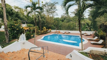 3 utendørsbassenger