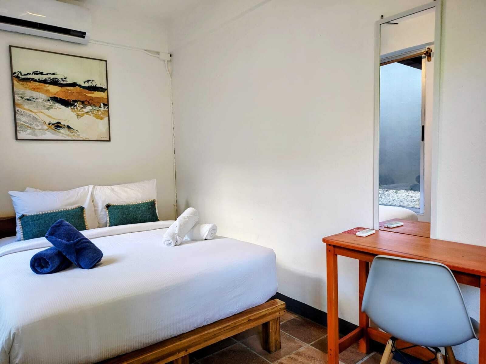 Cozy Double Small Room | Hypo-allergenic bedding, blackout drapes, soundproofing, free WiFi