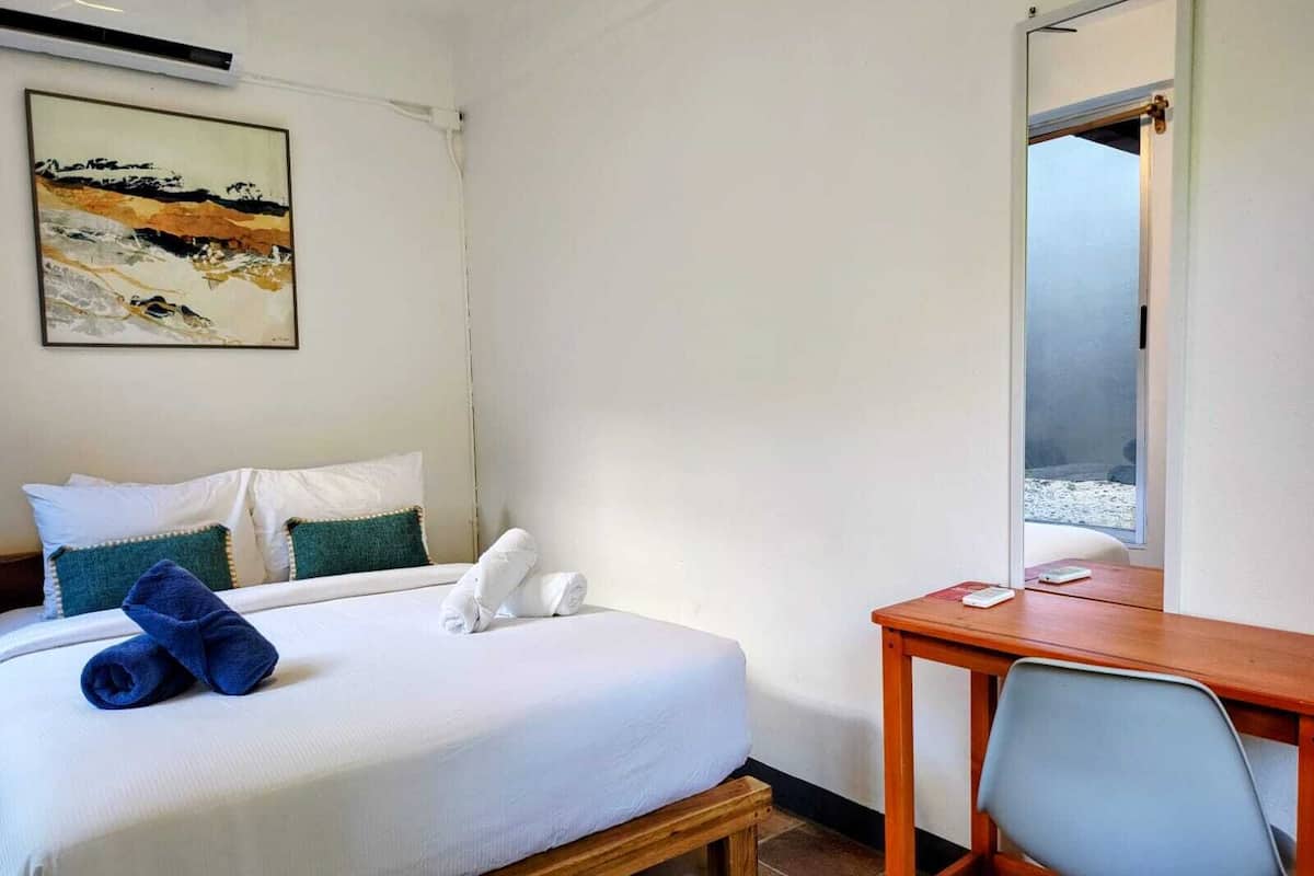 Cozy Double Small Room | Hypo-allergenic bedding, blackout drapes, soundproofing, free WiFi