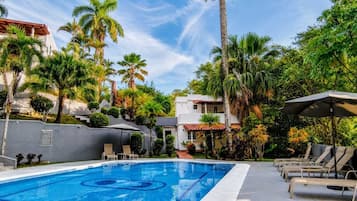 3 outdoor pools