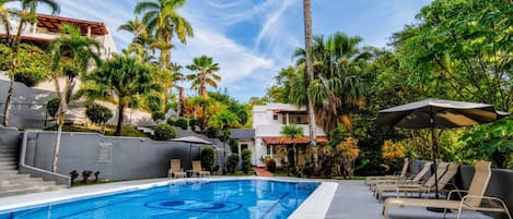 3 albercas al aire libre