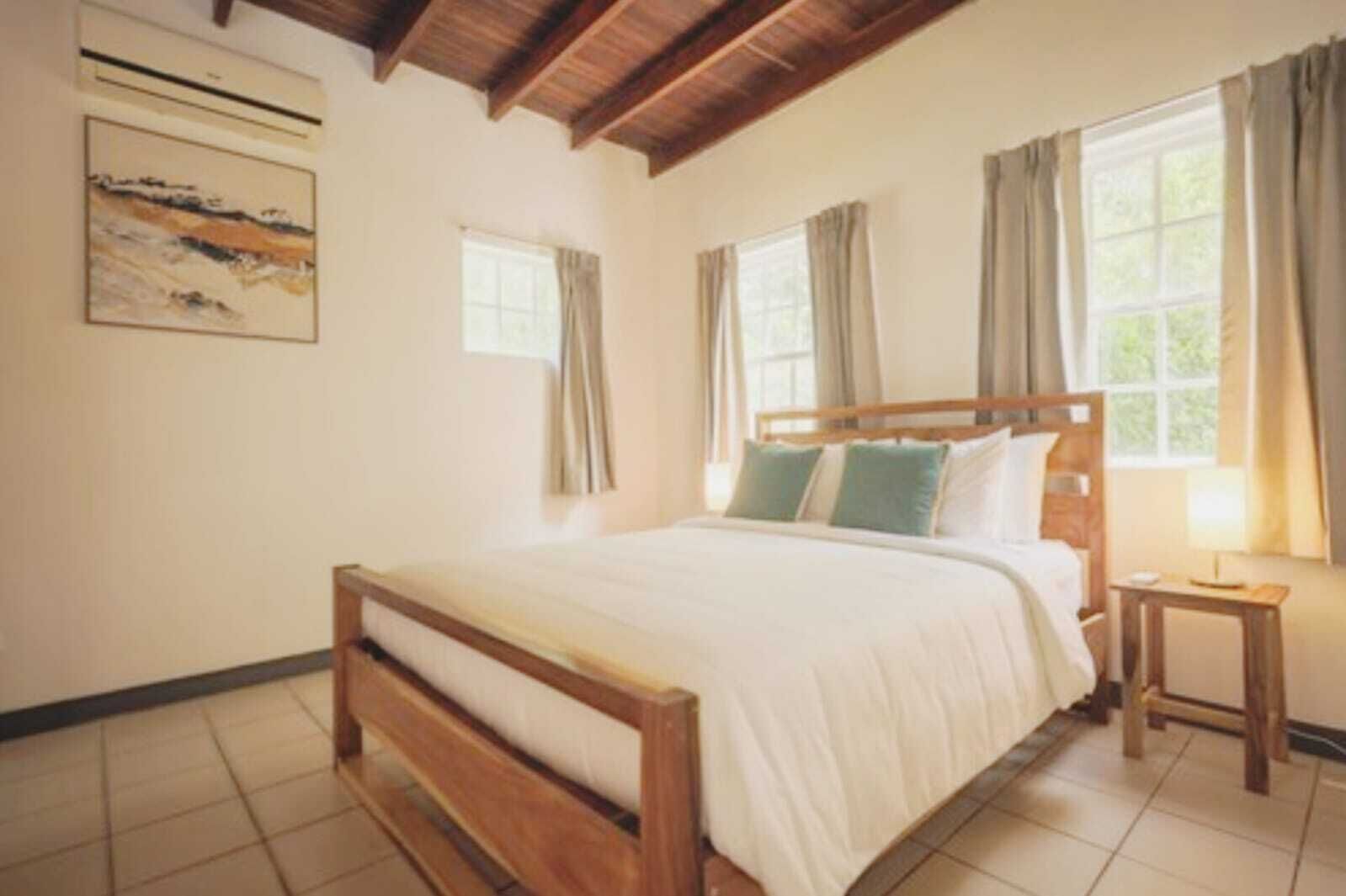 Family Room | Hypo-allergenic bedding, blackout drapes, soundproofing, free WiFi