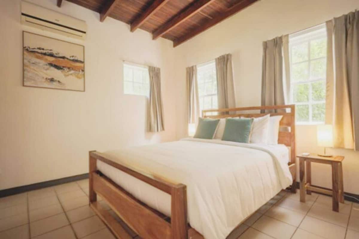 Family Room | Hypo-allergenic bedding, blackout drapes, soundproofing, free WiFi