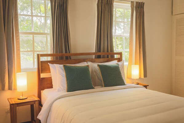 Family Room | Hypo-allergenic bedding, blackout drapes, soundproofing, free WiFi - Alma Vida Hotel (Quepos)