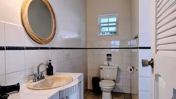 Superior Room | Bathroom
