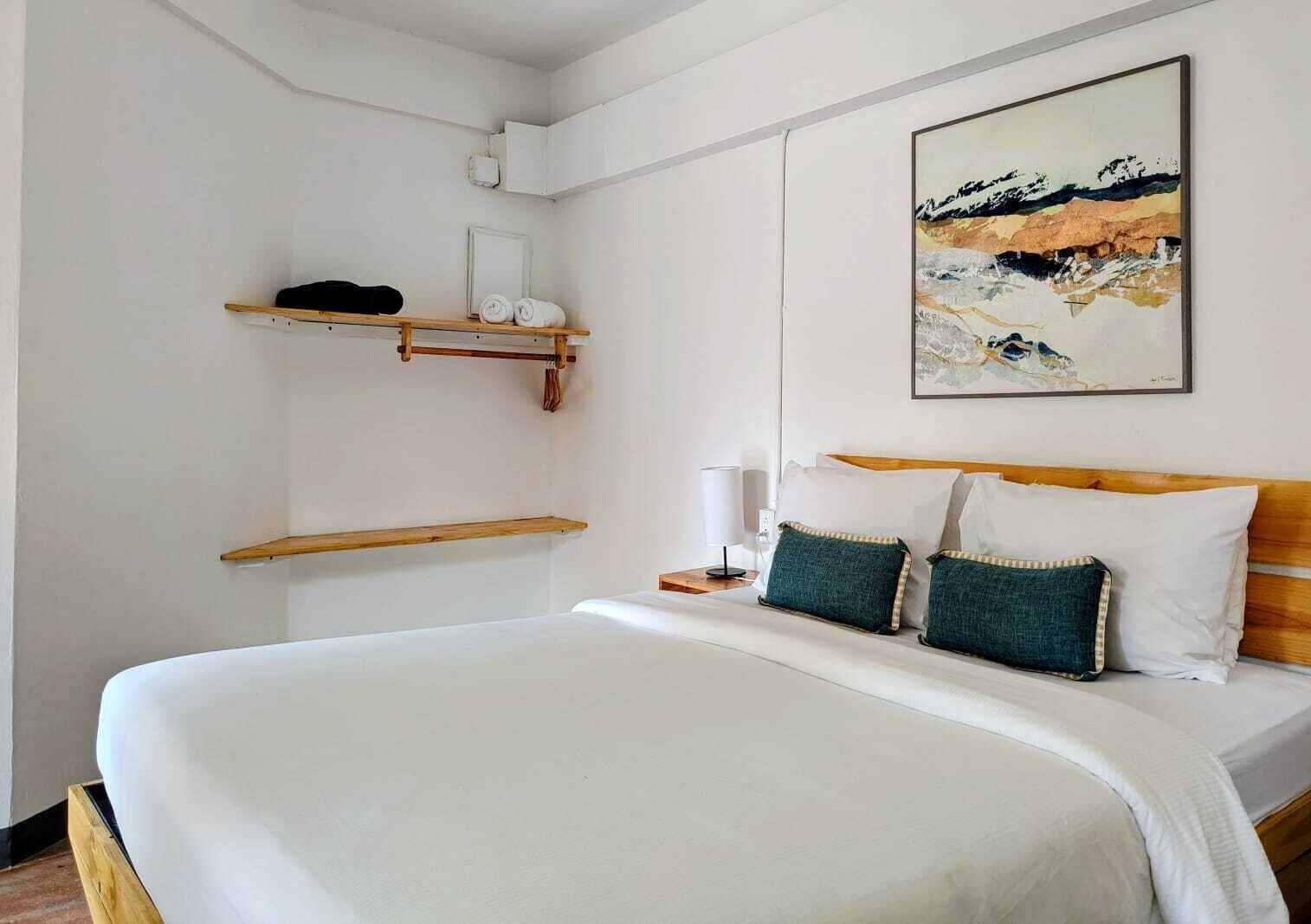 Standard Double | Hypo-allergenic bedding, blackout drapes, soundproofing, free WiFi