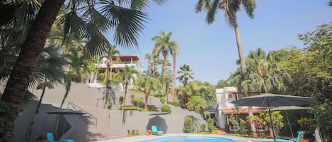 3 piscines extérieures