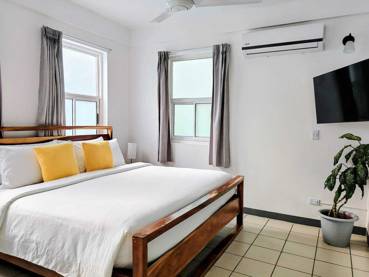 Deluxe Room | Hypo-allergenic bedding, blackout drapes, soundproofing, free WiFi