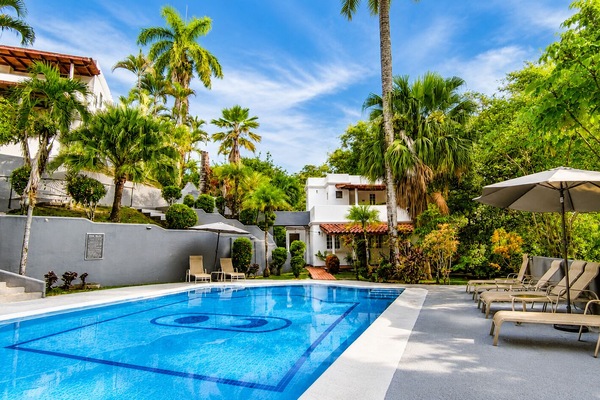 3 outdoor pools