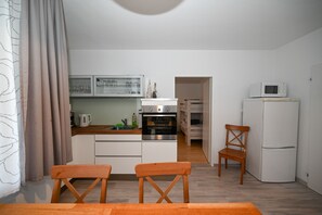 Fridge, microwave, oven, coffee/tea maker - Domizil Alpine Retreat 11 with balcony (Kaprun)