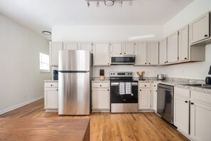 電子レンジ、オーブン、コンロ、食器洗い機