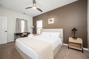 4 室のベッドルーム、アイロン / アイロン台、WiFi (無料)、ベッドシーツ