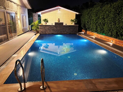 GoBravo 37: 2BHK Farm with Private Pool & Lawn,Perfect for Parties & Staycations