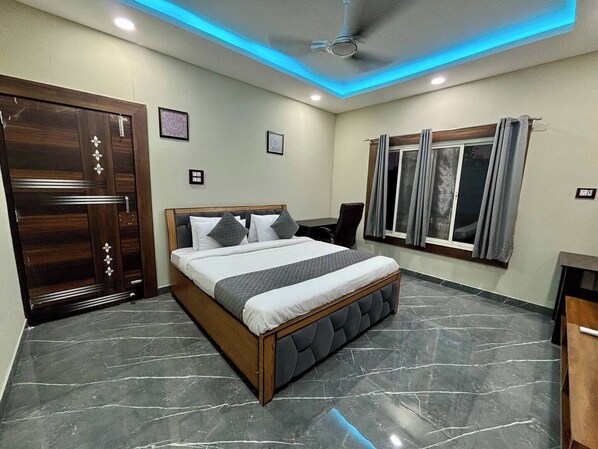 2 slaapkamers, een bureau, een strijkplank/strijkijzer, gratis wifi