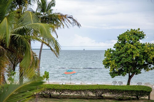 Cabin in playa blanca beach in front of the sea, San antero, cispata 