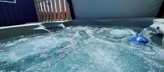 Hot Tub Cabin Hideaway Near Tomahawk