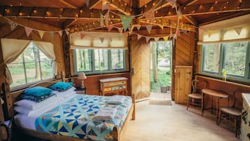 Comfort Tree House | Individually furnished, bed sheets