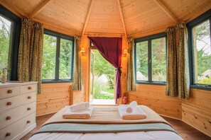 Premium bedding, individually furnished, bed sheets - West Lexham Wellness and Retreat Centre (King's Lynn)