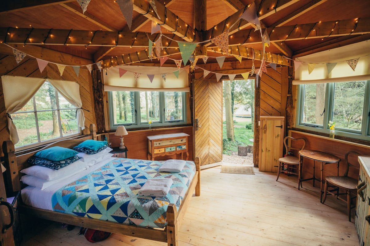 Comfort Tree House | Individually furnished, bed sheets