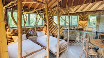 TrÀdkoja | Unika möbler och sÀngklÀder