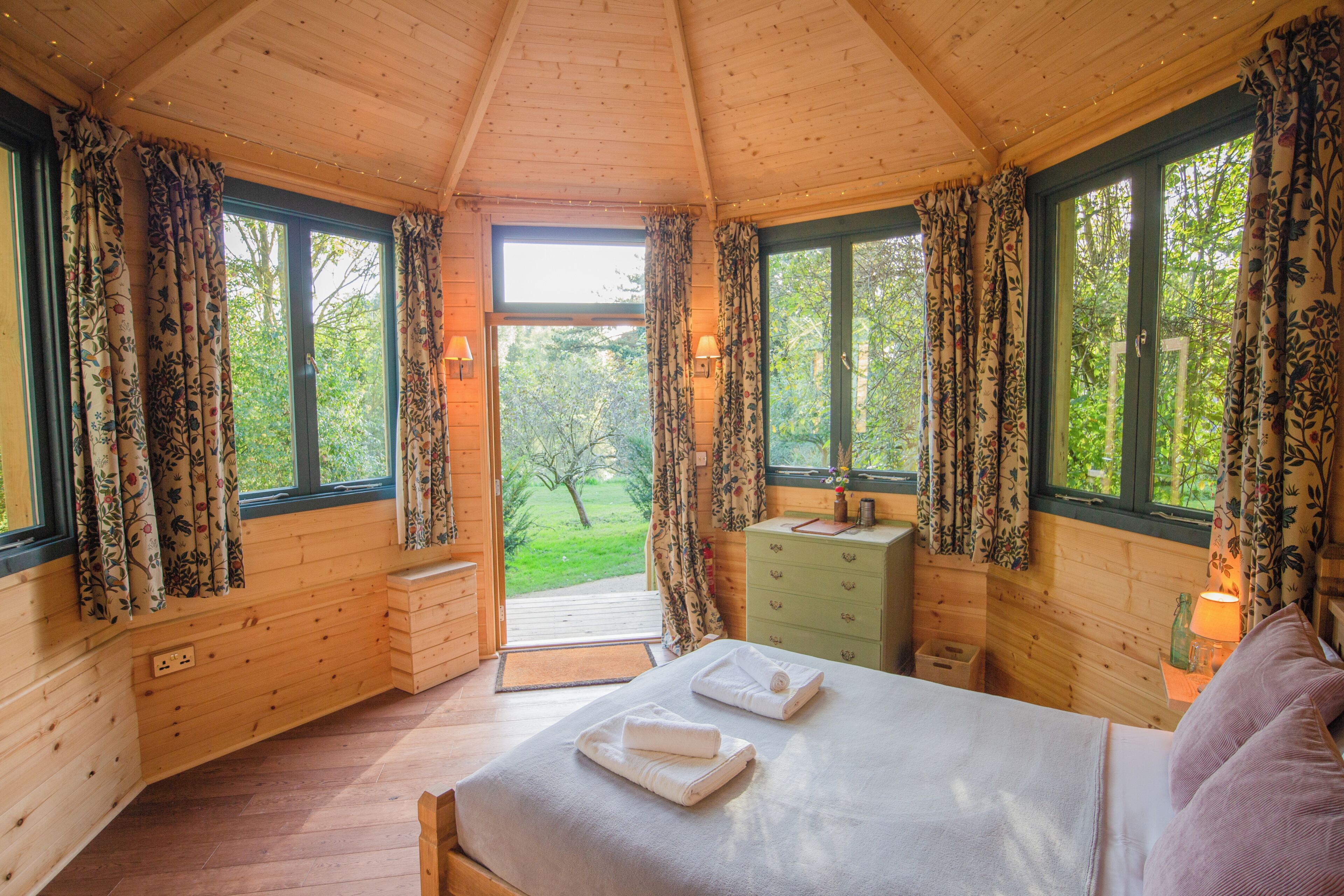 Classic Cabin | Individually furnished, bed sheets