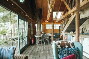 Exclusive Tree House | Living area - West Lexham Wellness and Retreat Centre (King's Lynn)