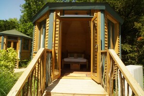 Classic Cabin | Individually furnished, bed sheets - West Lexham (King's Lynn)