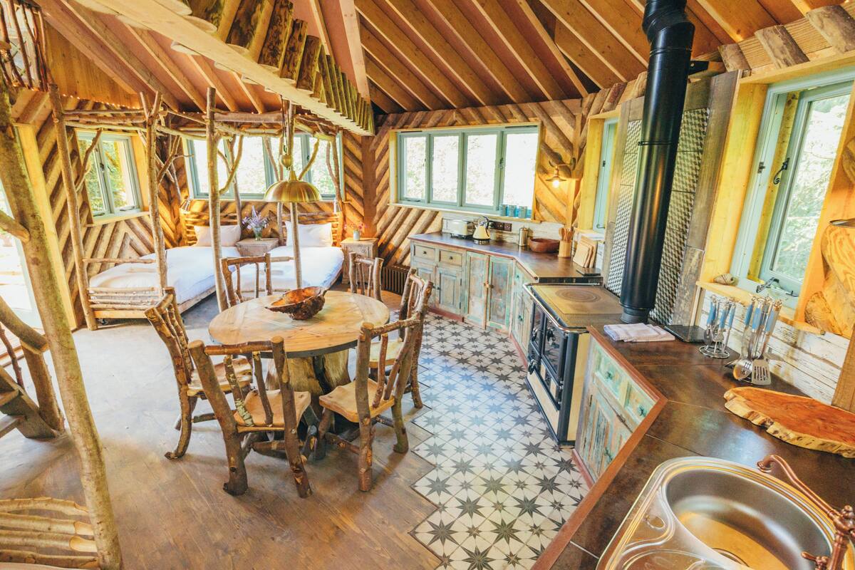 Individually furnished, bed sheets