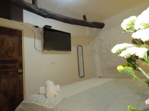 1 bedroom, in-room safe, WiFi, bed sheets - Double Room Extra Large Bed at Casa Colonial Downtown Cusco (Cusco)