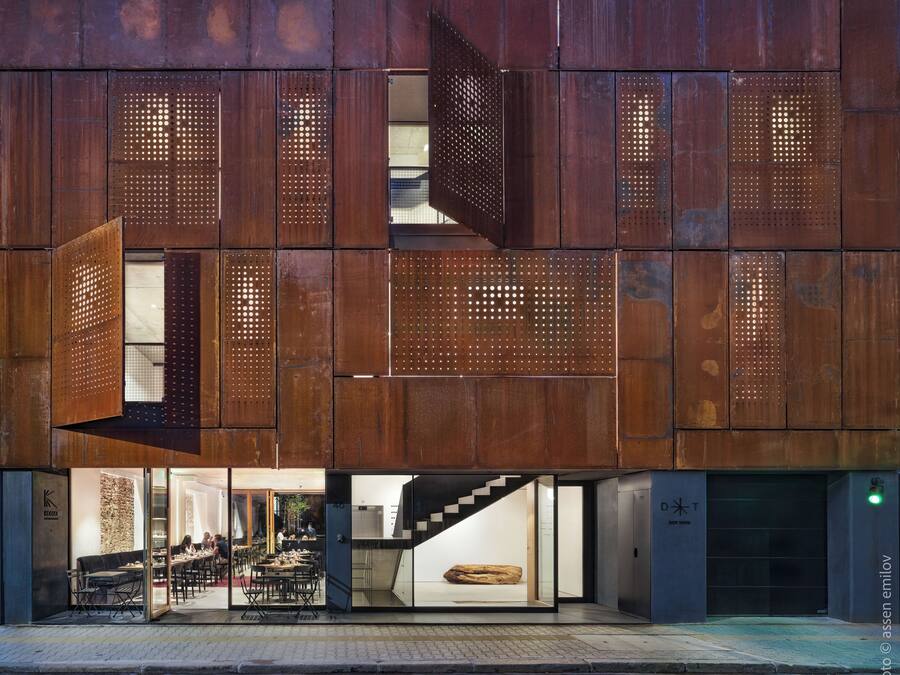 Depan hartanah - siang/malam