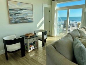 Smart-TV, peis og bøker