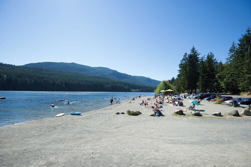Amazing ocean and ravine view home! Hot Tub, BBQ!