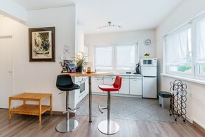 Fridge, microwave, oven, coffee/tea maker