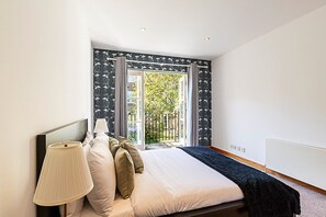 2 chambres, fer et planche à repasser, Wi-Fi, draps fournis