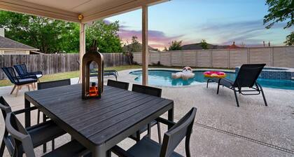 The Mad Hatter Heated Pool Gameroom
