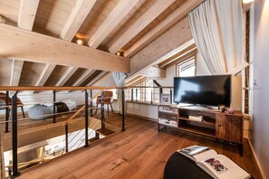 Interior - Chalet, wifi, 50m from ski slopes, view mountain, terrace, balcony, fireplace or stove, parking, tv (Courchevel)