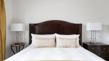 1 slaapkamer, een kluis op de kamer, een strijkplank/strijkijzer, wifi