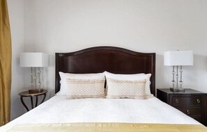 1 غرفة نوم وخزنة داخل الغرفة ومكواة/لوح كي وواي فاي